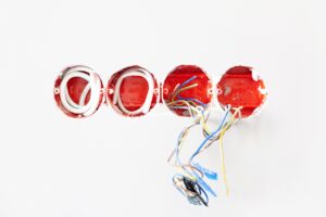 Elektriker arbejde med stikkontakter